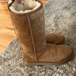 Woman’s size 6 classic tall Ugg boots